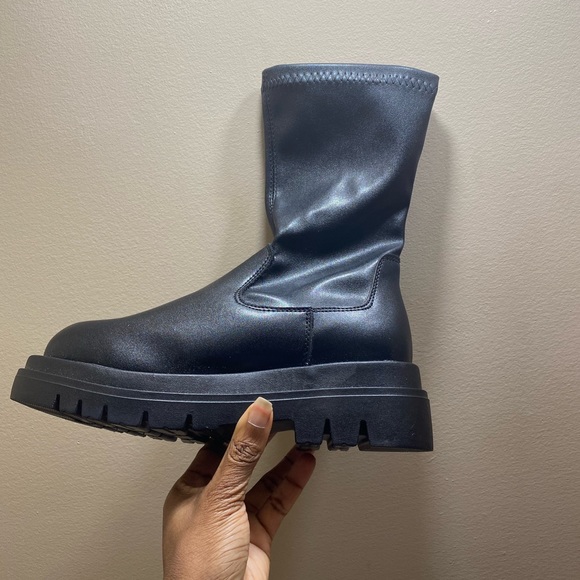 BRAND NEW Platforms leather boots - Picture 6 of 6